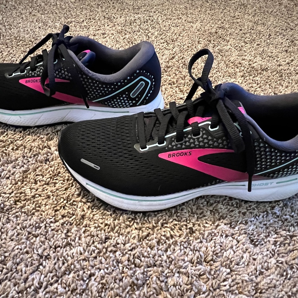 Women’s Brooks Ghost 14 Shoes Black/Pink/Yucca Size 9.5